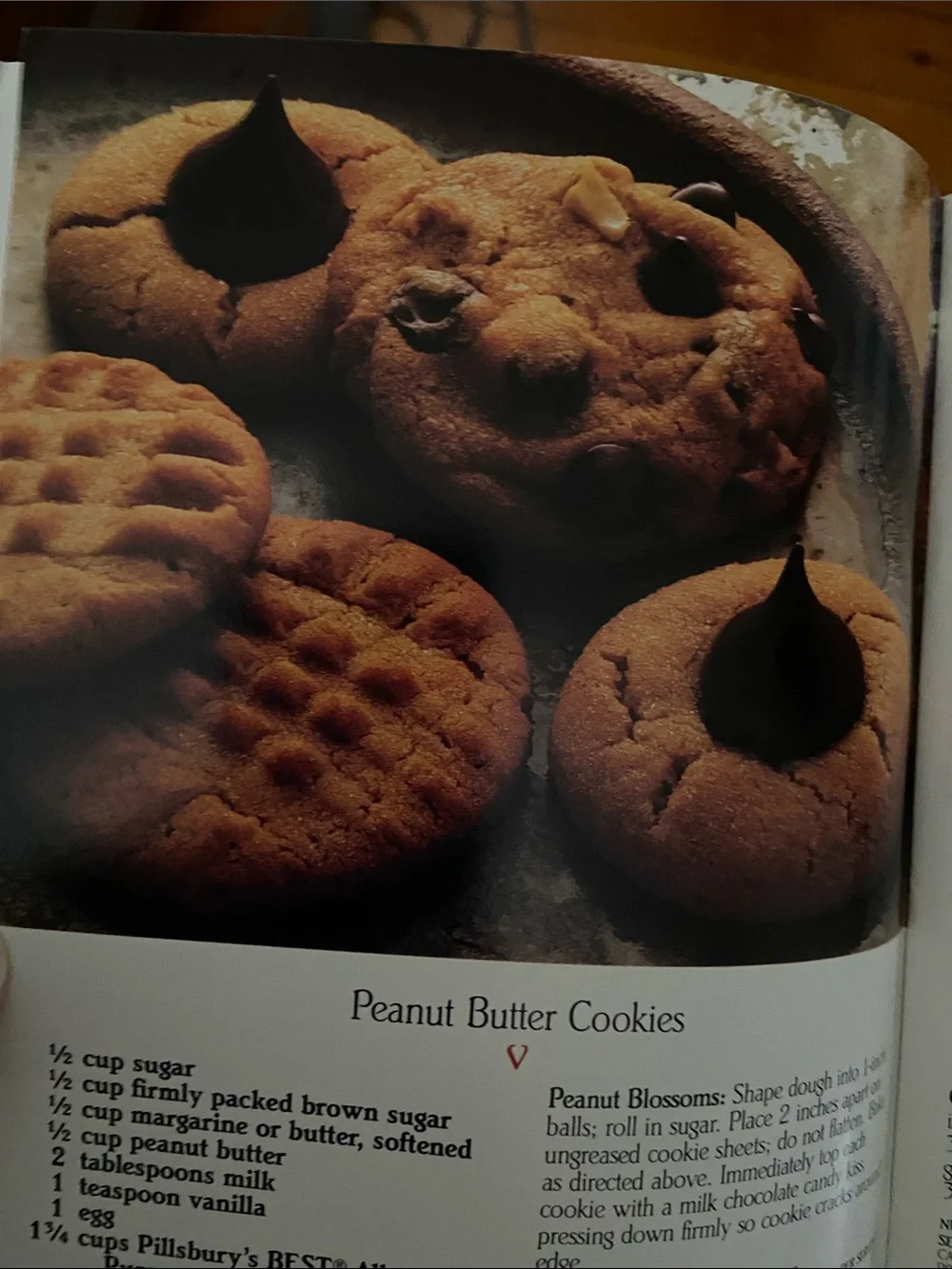 Vintage 1980s 80s Pillsbury Pillsbury’s Baking cookbook Christmas cookies cake